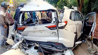 Car Accident:100 கி.மீ. வேகத்தில் சீறி பாய்ந்த இன்னோவா கார்! சிதறிய 6 கல்லூரி மாணவர்கள் உடல்கள்! நடந்தது என்ன?