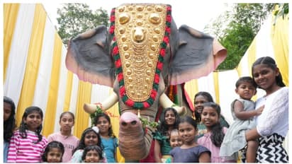 ചിറ്റാരിപ്പറമ്പ് ശിവ വിഷ്ണുക്ഷേത്രത്തിൽ നടക്കിരുത്തിയത് തലയെടുപ്പുള്ള റോബോട്ടിക് കൊമ്പനെ 