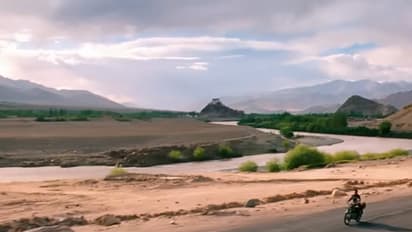 നേടിയത് 211 കോടി, 50 കോടി ബജറ്റില് ഞെട്ടിക്കുന്ന ലാഭം, വമ്പൻ താരങ്ങളും ആ സൂപ്പര്ഹിറ്റില്