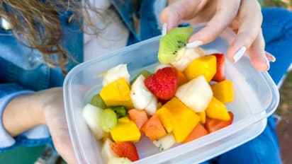 ஆப்பிள் நறுக்கியதும் நிறம் மாறுதா? பழங்கள் ப்ரெஷா இருக்க சூப்பர் டிப்ஸ்!!