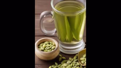 முகப்பருக்கள் நீங்கி சருமம் பளபளக்க 'ஏலக்காய்' தண்ணீர்... எப்படி செய்யனும் தெரியுமா? 