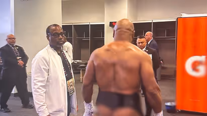 ജേക്ക് പോളുമായുള്ള 'ഇടി'ക്ക് മുമ്പ് നഗ്നനായി ക്യാമറക്ക് മുമ്പിൽ അഭിമുഖത്തിനെത്തി മൈക് ടൈസണ്‍