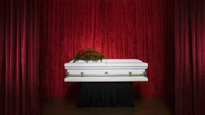 മരിക്കാതെ തന്നെ ശവപ്പെട്ടിയിൽ കിടക്കാം, എത്തുന്നത് അനേകങ്ങൾ, പുതിയ സേവനവുമായി ഫ്യൂണറൽ ഹോം