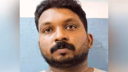 നീല സ്കൂട്ടറിൽ രാത്രി എടപ്പാളിലെത്തും, കുളിമുറിയിൽ ഒളിഞ്ഞുനോട്ടം, ഞെട്ടിക്കുന്ന മോഷണ ലിസ്റ്റ്; പ്രതി പിടിയിൽ