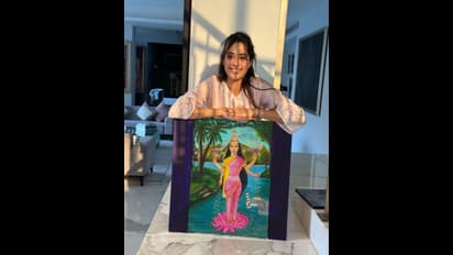 ಜಾಹ್ನವಿ ಕಪೂರ್ ಕುಂಚದಲ್ಲಿ ಮೂಡಿ ಬಂದ ಲಕ್ಷ್ಮೀ ದೇವಿಯ ಚಿತ್ರ... ನಟಿಯ ಟ್ಯಾಲೆಂಟ್ ಗೆ ಭಾರಿ ಮೆಚ್ಚುಗೆ!