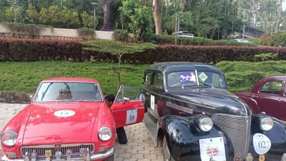 ಕಾಫಿನಾಡಲ್ಲಿ ವಿದೇಶಿ ವಿಂಟೇಜ್ ಕಾರುಗಳ ಕಾರ್ ಬಾರ್: ಸಂತಸಪಟ್ಟ ಜನರು