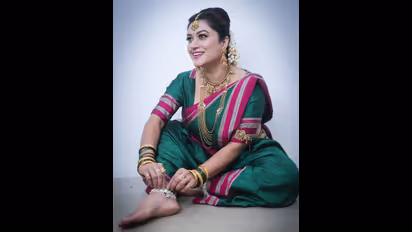 ಕಚ್ಚೆ ಸೀರೆ, ಮೂಗಿನಲ್ಲಿ ನತ್ತು… ಹುಬ್ಳಿ ಬೆಡಗಿಯಾದ ತನಿಷಾ ಕುಪ್ಪಂಡ ಅಂದಕ್ಕೆ ಮನಸೋತ  ಫ್ಯಾನ್ಸ್!