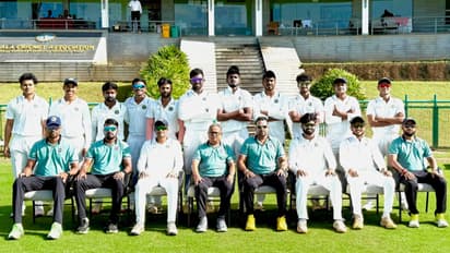 രണ്ടാം ഇന്നിംഗ്സിലും വരുണിന് സെഞ്ചുറി! പവന് 13 വിക്കറ്റ്; സി കെ നായിഡുവില് കേരളത്തിന് ചരിത്ര നിമിഷം