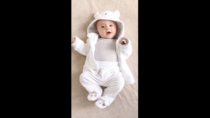 பிறந்த குழந்தைகளை வைத்து போட்டோஷூட் செய்றது ஆபத்து..  குழந்தையோட ஆரோக்கியத்தையே பாதிக்கலாம்!! 