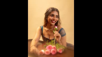 ಕೈಯಲ್ಲಿ ರೋಜಾ ಹೂ ಹಿಡಿದು ಯಾವ ಊರಿನ ರಾಜನಿಗಾಗಿ ಕಾಯ್ತಿದ್ದಾರೆ ಈ ‘ಯುವರಾಣಿ’