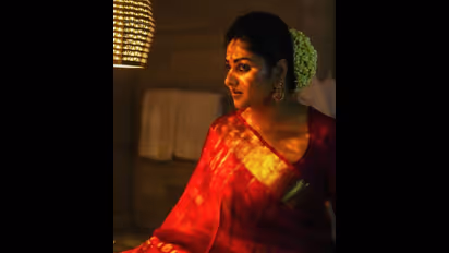 ಕನ್ನಡಿಯೇ ನಾಚುವಂತೆ ಸಿಂಗಾರ ಮಾಡಿಕೊಂಡ ಡಿಂಪಲ್ ಕ್ವೀನ್… ಬೇಗ ಮದ್ವೆ ಆಗಮ್ಮ ಅಂತಿದ್ದಾರೆ ಫ್ಯಾನ್ಸ್!