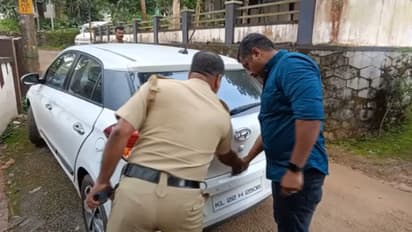 ഒഡീഷയിൽ നിന്ന് ട്രെയിനിൽ കോയമ്പത്തൂരിൽ, ഇടുക്കിയിലേക്ക് കാറിൽ, പൊലീസ് തടഞ്ഞു, പിടിച്ചത് 40 കിലോ കഞ്ചാവ്