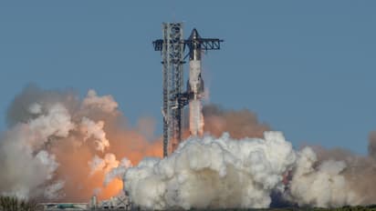 അവസാന നിമിഷ ട്വിസ്റ്റ്; യന്ത്രകൈക്ക് പകരം സ്റ്റാര്‍ഷിപ്പ് ബൂസ്റ്റര്‍ ഇറക്കിയത് കടലില്‍; മസ്‌കിന് പിഴച്ചതെവിടെ?