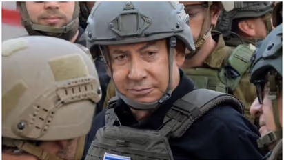 ലോകത്തെ ഞെട്ടിച്ച് നെതന്യാഹു, ബുള്ളറ്റ് പ്രൂഫ് ജാക്കറ്റും ഹെൽമറ്റും ധരിച്ച് ഗാസയിൽ, സൈനികർക്കൊപ്പം ദൃശ്യങ്ങൾ