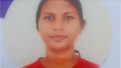 കൊല്ലത്ത് ട്രെയിൻ തട്ടി വിദ്യാർത്ഥിനിക്ക് ദാരുണാന്ത്യം