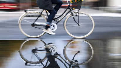 गजब! रूठी पत्नी को मनाने बंदे ने चलाई 4400 किमी साइकिल