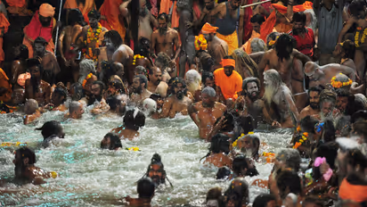 பிரயாக்ராஜ் மகா கும்பமேளா:  45 கோடி பக்தர்கள்- பிரம்மாண்ட ஏற்பாட்டில் யோகி அரசு