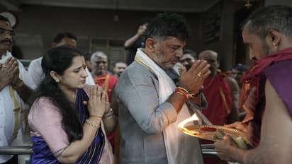 ಉತ್ತರಕನ್ನಡ ಜಿಲ್ಲೆಯಲ್ಲಿ ಪತ್ನಿ ಸಮೇತ ಡಿಕೆಶಿ ಟೆಂಪಲ್‌ ರನ್‌: ದೇವಸ್ಥಾನಗಳಲ್ಲಿ ವಿಶೇಷ ಪೂಜೆ!