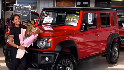 ಪಡ್ಡೆ ಮಂದಿ ಕಣ್ಣಿಗೆ ಹಬ್ಬ, ಮಾರುತಿ ಜಿಮ್ನಿ ಖರೀದಿಸಿ ವಿಡಿಯೋ ಹರಿಬಿಟ್ಟ ನೀಲಿ ಚಿತ್ರ ತಾರೆ ಸಶಾ!