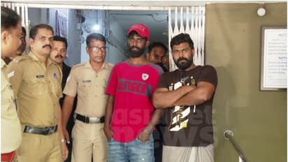 നൈറ്റ് പട്രോളിങ്ങിനിടെ പൊലീസുകാർക്ക് നേരെ അക്രമണം; രണ്ട് യുവാക്കള് പിടിയിൽ, കാറും കസ്റ്റഡിയിലെടുത്തു