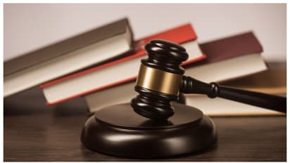 44 ವರ್ಷದ ಡಿವೋರ್ಸ್, ಪರಿಹಾರಕ್ಕೆ ಇದ್ದ ಬದ್ದ ಜಮೀನು ಮಾರಿದ ವೃದ್ಧ