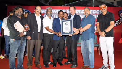 ഒരു വേദിയിൽ 2200 താരങ്ങൾ പങ്കെടുത്ത ക്രിക്കറ്റ് മത്സരം; ഗിന്നസ് റെക്കോർഡ് സ്വന്തമാക്കി സിംഗപ്പൂർ മലയാളി