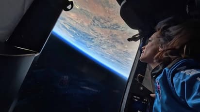 ബഹിരാകാശം കീഴടക്കുന്ന നൂറാം വനിത, ചരിത്രമെഴുതി എമിലി കലൻഡ്രെല്ലി; ബ്ലൂ ഒറിജിന്‍ ദൗത്യം വിജയം 