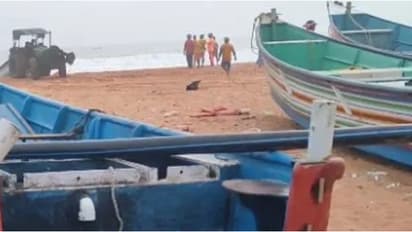 അറിഞ്ഞത് രാത്രി മീൻ പിടിക്കാനിറങ്ങിയപ്പോൾ, രണ്ട് വള്ളങ്ങളിൽ നിന്ന് മോഷണം പോയത് 100 വീതം പിച്ചള വളയങ്ങൾ 