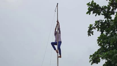 പ്ലസ് 2 വിദ്യാർത്ഥിയെ കൊടിമരത്തിൽ കയറ്റി, എംഎൽഎ നോക്കിനിന്നു; സംഭവം തിരുവനന്തപുരം ജില്ലാ കലോത്സവത്തിനിടെ