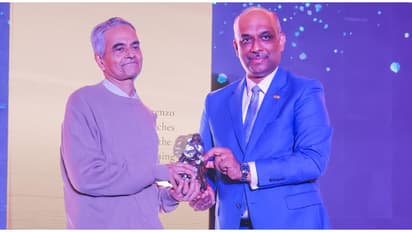 'ലൊറന്സോ സെര്ച്ചസ് ഫോര് ദി മീനിങ്ങ് ഓഫ് ലൈഫി'ന് അംഗീകാരം, ഉപമന്യു ചാറ്റര്ജിക്ക് ജെസിബി സാഹിത്യ പുരസ്കാരം