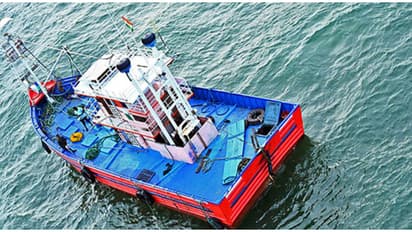 മണിക്കൂറിൽ 60 കി.മി വേഗതയിൽ കാറ്റ്, മോശം കാലാവസ്ഥക്കും സാധ്യത; വിവിധ തീരങ്ങളിൽ മത്സ്യബന്ധനത്തിന് വിലക്ക്