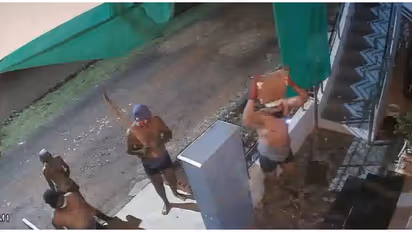 കല്ല് കൊണ്ട് വാതിൽ തക‍ർത്ത് നാലംഗ സംഘം, വീടിനുള്ളിൽ നിന്ന് നിലവിളി; വീഡിയോയിലുള്ളത് കുറുവാ സംഘമല്ലെന്ന് പൊലീസ്