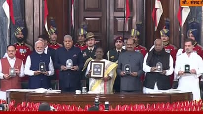 ഭരണഘടന അവകാശങ്ങളുടെ കാവലാളാണെന്ന് രാഷ്ട്രപതി; ഭരണഘടനയുടെ 75ാം വാർഷികാഘോഷനിറവിൽ രാജ്യം