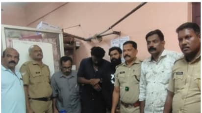 അട്ടപ്പാടിയിലേക്ക് കടത്താൻ ശ്രമിച്ച 106 കുപ്പി പുതുച്ചേരി മദ്യവുമായി മൂന്ന് പേർ എക്സൈസ് പരിശോധനയിൽ കുടുങ്ങി