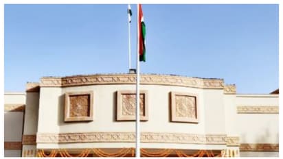 ഇന്ത്യൻ എംബസിയിൽ തൊഴിലവസരം; ആകർഷകമായ ശമ്പളം, ഓൺലൈനായി അപേക്ഷകൾ അയയ്ക്കാം