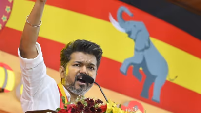 'വർക്ക് ഫ്രം ഹോം'; ദുരന്തബാധിതരെ പാർട്ടി ഓഫീസിലെത്തിച്ച് സഹായം നൽകിയ സംഭവത്തിൽ വിജയ്ക്ക് വിമർശനം