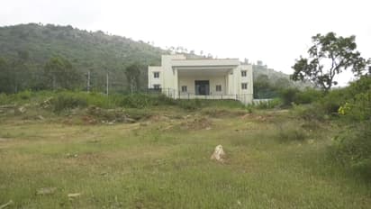 ಪ್ಲಾನಿಂಗ್ ಇಲ್ಲದೇ ಸರ್ಕಾರಿ ಕಟ್ಟಡ, ಶಾಲೆ ನಿರ್ಮಾಣ; ಸರ್ಕಾರದ ನಿರ್ಲಕ್ಷ್ಯಕ್ಕೆ ಸಾರ್ವಜನಿಕರು ಹಿಡಿಶಾಪ!