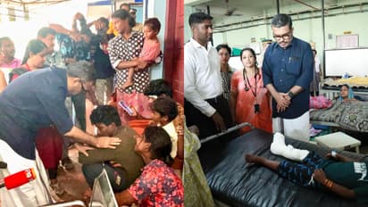 നാട്ടിക വാഹനാപകടത്തില് മരിച്ചവര്ക്ക് മന്ത്രി എംബി രാജേഷ് അന്തിമോപചാരം അര്പ്പിച്ചു