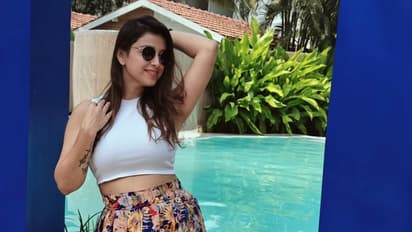 ನಿರೂಪಕಿ ಶ್ವೇತಾ ಚೆಂಗಪ್ಪರನ್ನ ನೋಡಿದ್ರೆ ವಯಸ್ಸು ರಿವರ್ಸ್ ಗೇರ್ ಅಲ್ಲಿ ಹೋಗ್ತಿದ್ಯಾ ಅನ್ಸಲ್ವಾ?