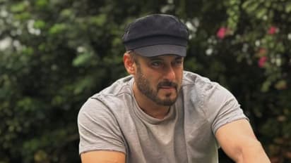 ആരാധകര്‍ക്കൊപ്പം സല്‍മാൻ ഖാൻ, ക്യൂട്ട് വീഡിയോ ചര്‍ച്ചയാകുന്നു