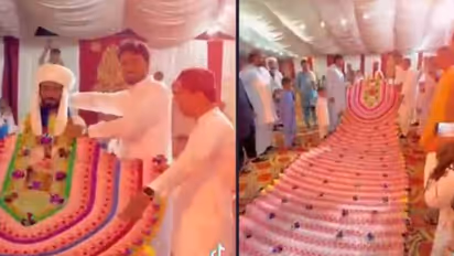 വിവാഹദിനത്തിൽ വരൻ ധരിച്ചത് 35 അടിയുടെ നോട്ടുമാല, എല്ലാം കൂടി എത്ര വരുമെന്നോ? 