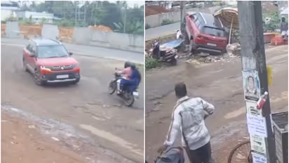 നിയന്ത്രണം വിട്ട കാർ ബൈക്കുകളിലിടിച്ച് വഴിയോര കച്ചവടക്കാരിലേക്ക് ഇടിച്ചുകയറി; 3 പേർക്ക് പരിക്ക്