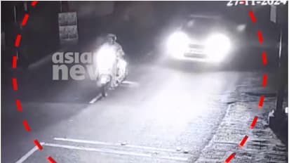 നമ്പർ വ്യാജം, സ്കൂട്ടറിനെ പിന്തുടർന്ന് വെളുത്ത കാര്, സ്വർണ വ്യാപാരിയെ ഇടിച്ചിട്ട് സ്വർണം കവർന്നു; അന്വേഷണം