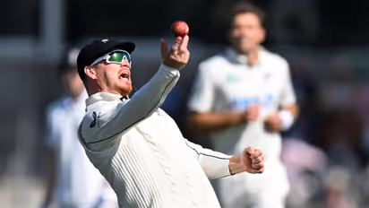 NZ vs ENG, 1st Test: 'Superman' Glenn Phillips' one-handed catch to dismiss Ollie Pope stuns Internet (WATCH)