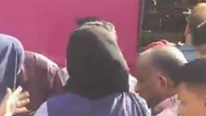 വിദ്യാര്ത്ഥിനികള് കയറുന്നതിനിടെ ബസ് മുന്നോട്ടെടുത്തു, 13കാരി രക്ഷപ്പെട്ടത് തലനാരിഴയ്ക്ക്