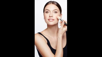 పార్లర్ అవసరమే లేదు.. మేకప్ ను ఇలా వేసుకుంటే పర్ఫెక్ట్ గా లుక్ వస్తుంది