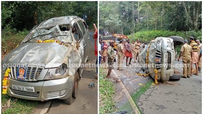 ശബരിമല തീർത്ഥാടകരുടെ വാഹനം അപകടത്തിൽപ്പെട്ടു, 4 പേർക്ക് പരിക്ക്