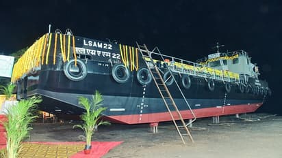 भारतीय नौसेना में शामिल हुए बार्ज, भीष्म और बाहुबली, जानें खासियत