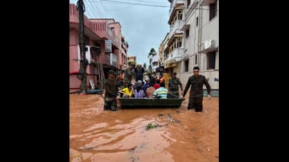 பேயாட்டம் ஆடிய ஃபெஞ்சல் புயல்! முதல் ஆளாக ஓடி வந்து நிவாரண நிதியை அள்ளிக்கொடுத்த சிவகார்த்திகேயன்!