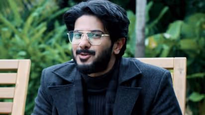 ഒടിടിയിലെത്തി 4 ദിനങ്ങള്‍; ബുക്ക് മൈ ഷോയില്‍ ഇപ്പോഴും ട്രെന്‍ഡിംഗ്! അപൂര്‍വ്വ നേട്ടവുമായി 'ലക്കി ഭാസ്‍കര്‍'